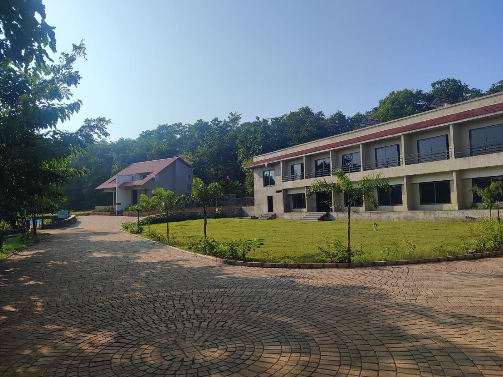 Vits Roccia Hill Resort And Adventure Park, Navapur Songadh Exterior foto