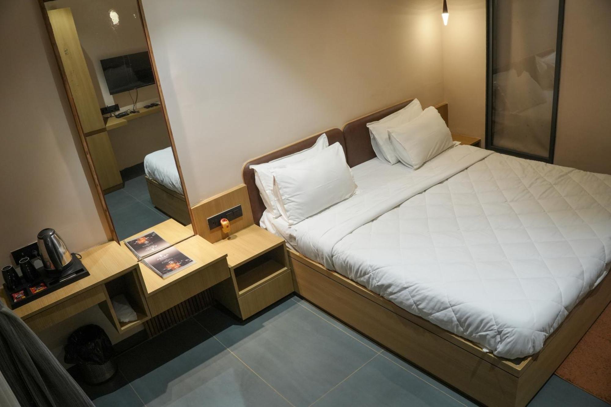 Vits Roccia Hill Resort And Adventure Park, Navapur Songadh Exterior foto