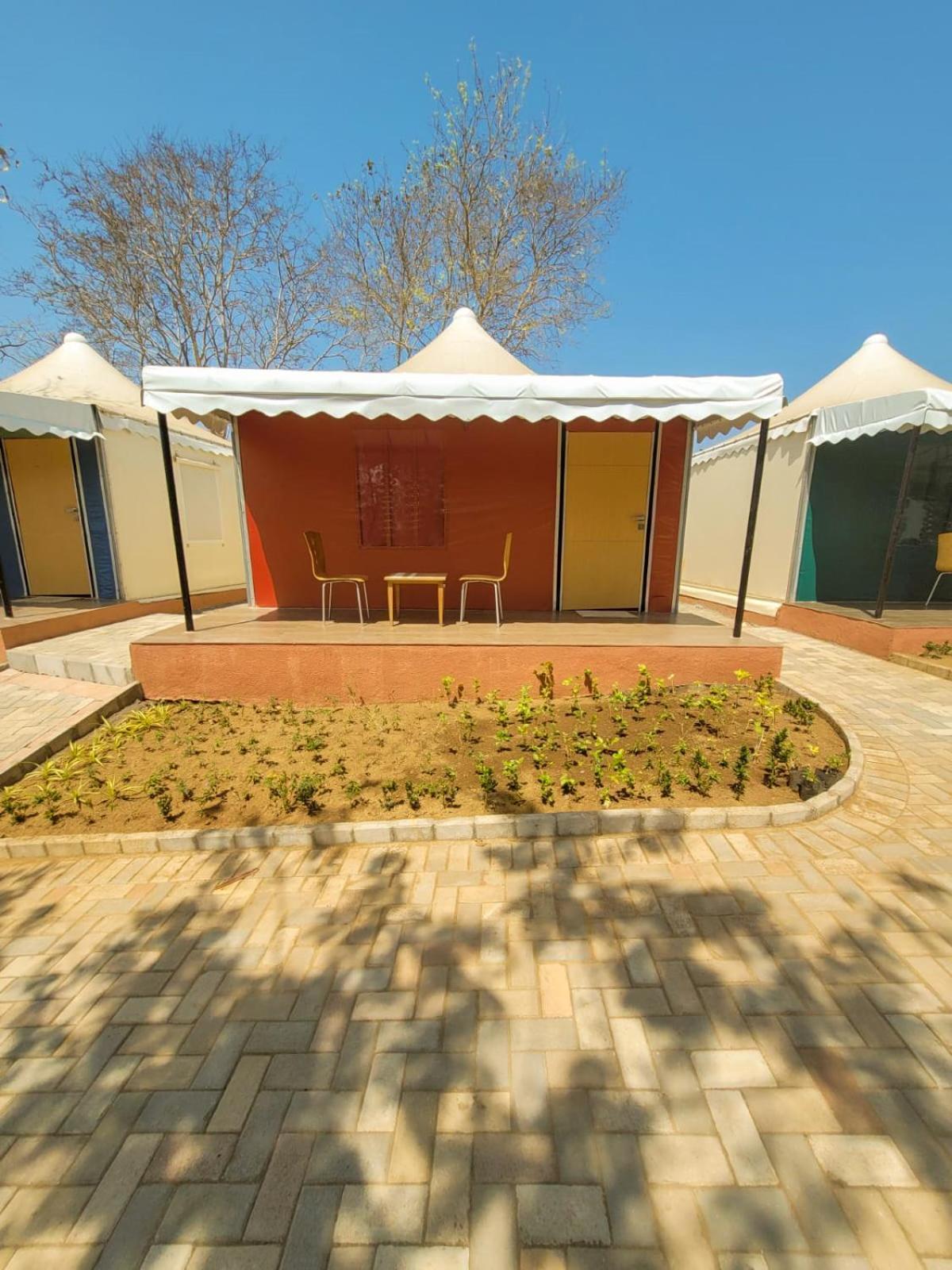 Vits Roccia Hill Resort And Adventure Park, Navapur Songadh Exterior foto
